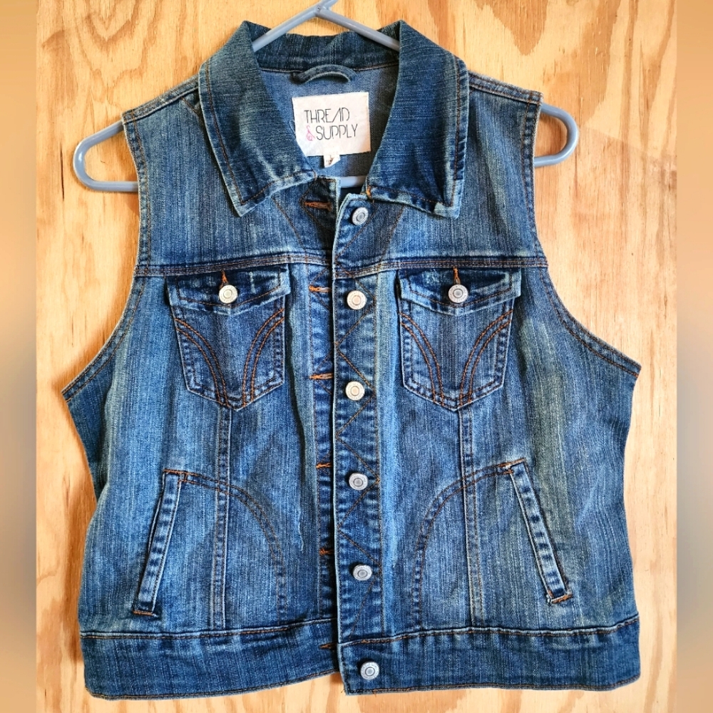 Adorable Thread Supply Vest size large - Picture 2 of 4